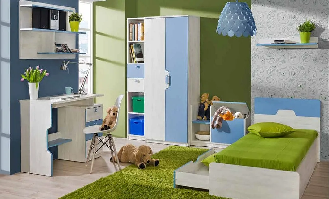 Camera copiilor cu mobilier colorat și sigur